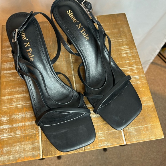 Shoe N Tale Black Strappy Sandals/Shoes - Picture 2 of 4